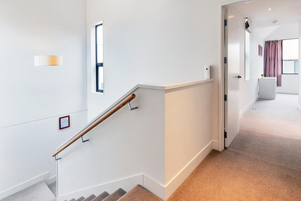 Вілла Blissful Breeze Townhouse With Parking And Patio Окленд Екстер'єр фото