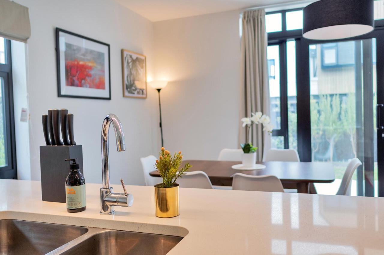 Вілла Blissful Breeze Townhouse With Parking And Patio Окленд Екстер'єр фото